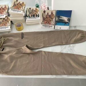 Fear of God Essentials Beige Sweatpants 24 Desert Sand sweatpants-XL
